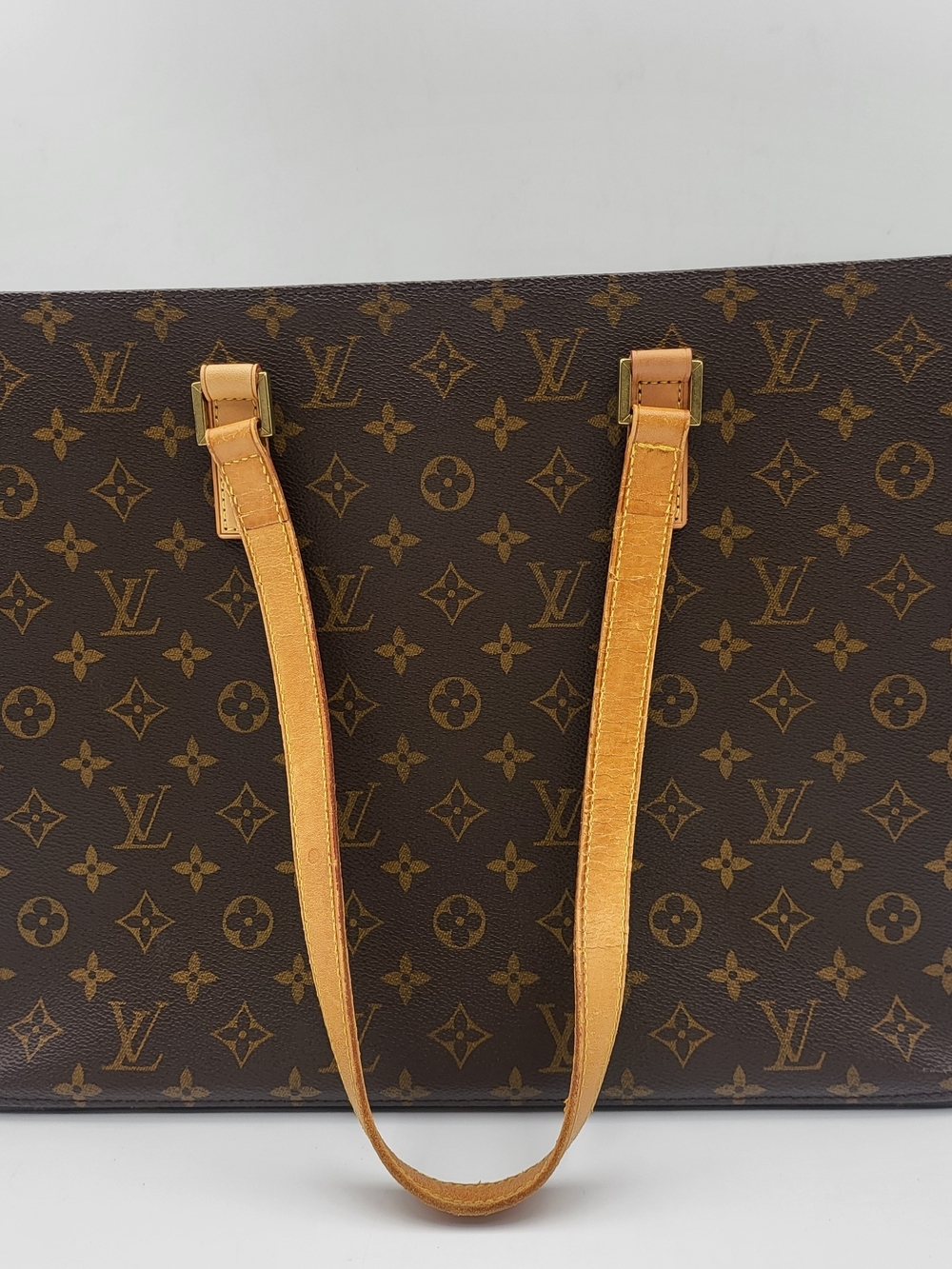 LOUIS VUITTON Monogram GM Luco. Authentic w/COA.. - Picture 3 of 16